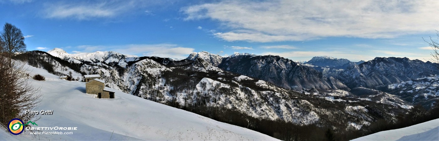 28 Bella vista panoramica alle baite verso la Sella.jpg